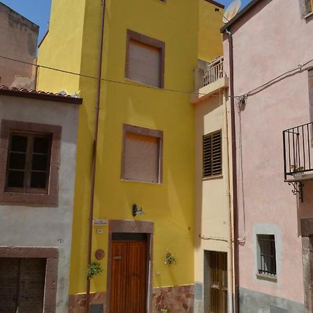 La Casa Di Angelo Hotel Боза Екстериор снимка