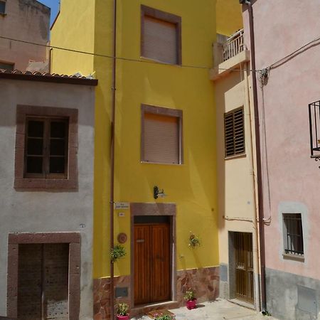 La Casa Di Angelo Hotel Боза Екстериор снимка