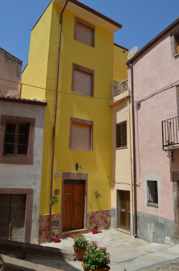La Casa Di Angelo Hotel Боза Екстериор снимка