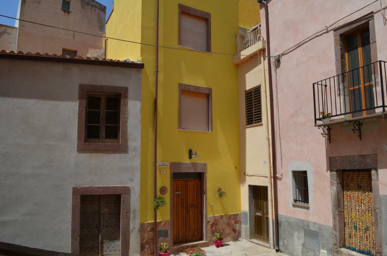 La Casa Di Angelo Hotel Боза Екстериор снимка