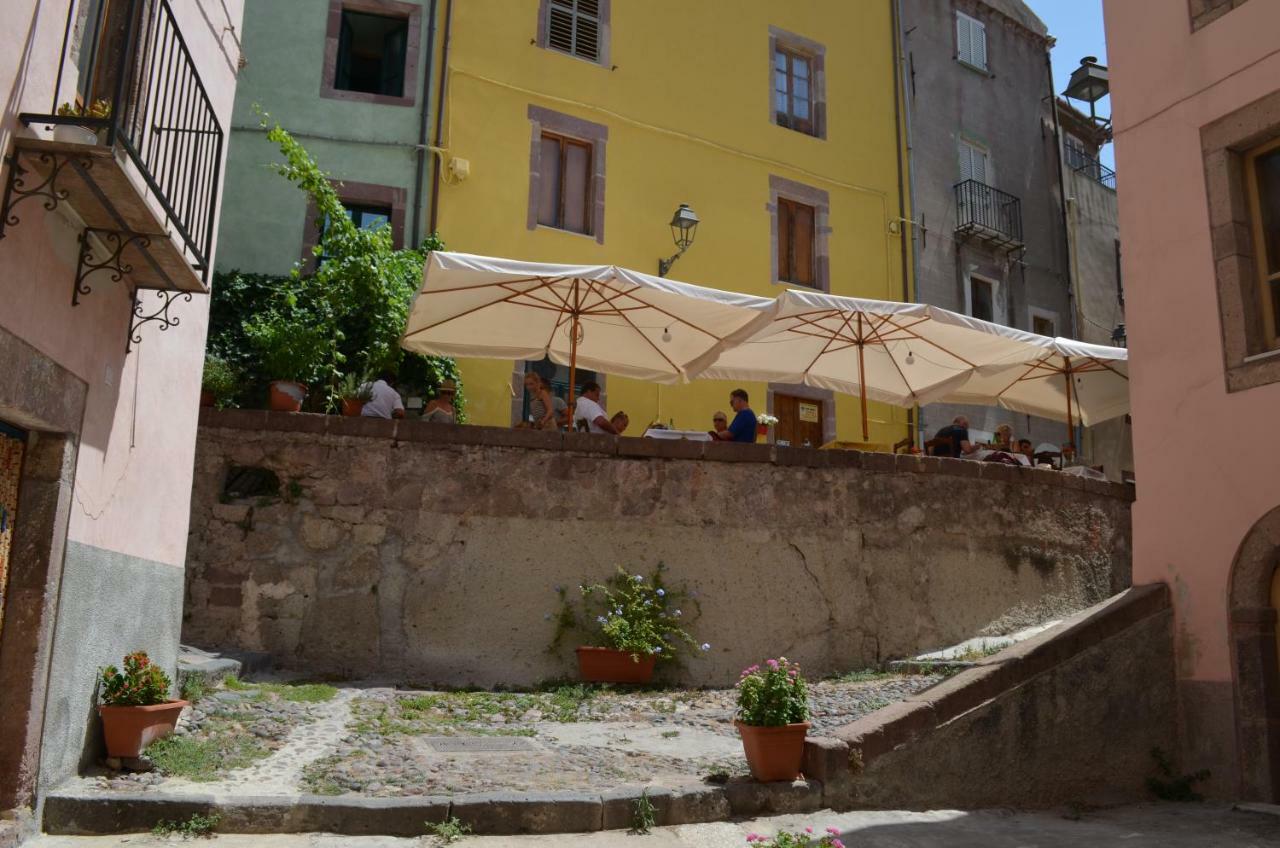 La Casa Di Angelo Hotel Боза Екстериор снимка