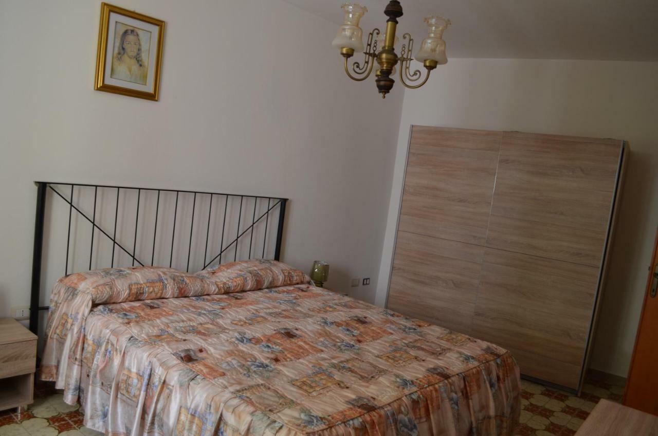 La Casa Di Angelo Hotel Боза Екстериор снимка