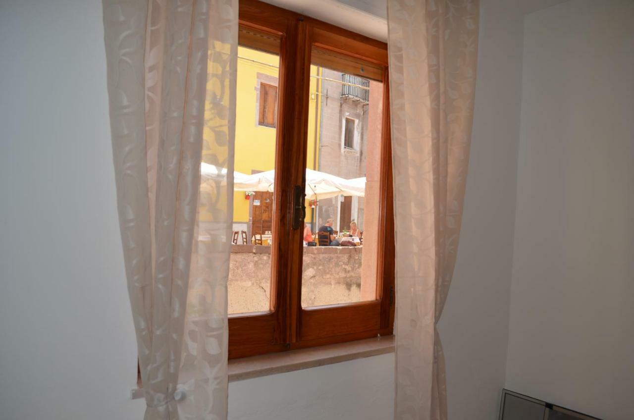 La Casa Di Angelo Hotel Боза Екстериор снимка