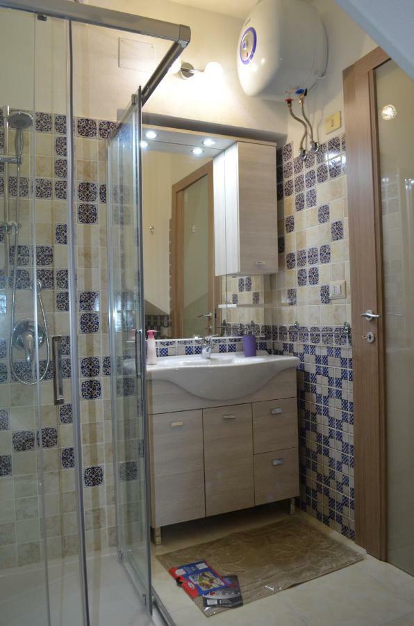 La Casa Di Angelo Hotel Боза Екстериор снимка