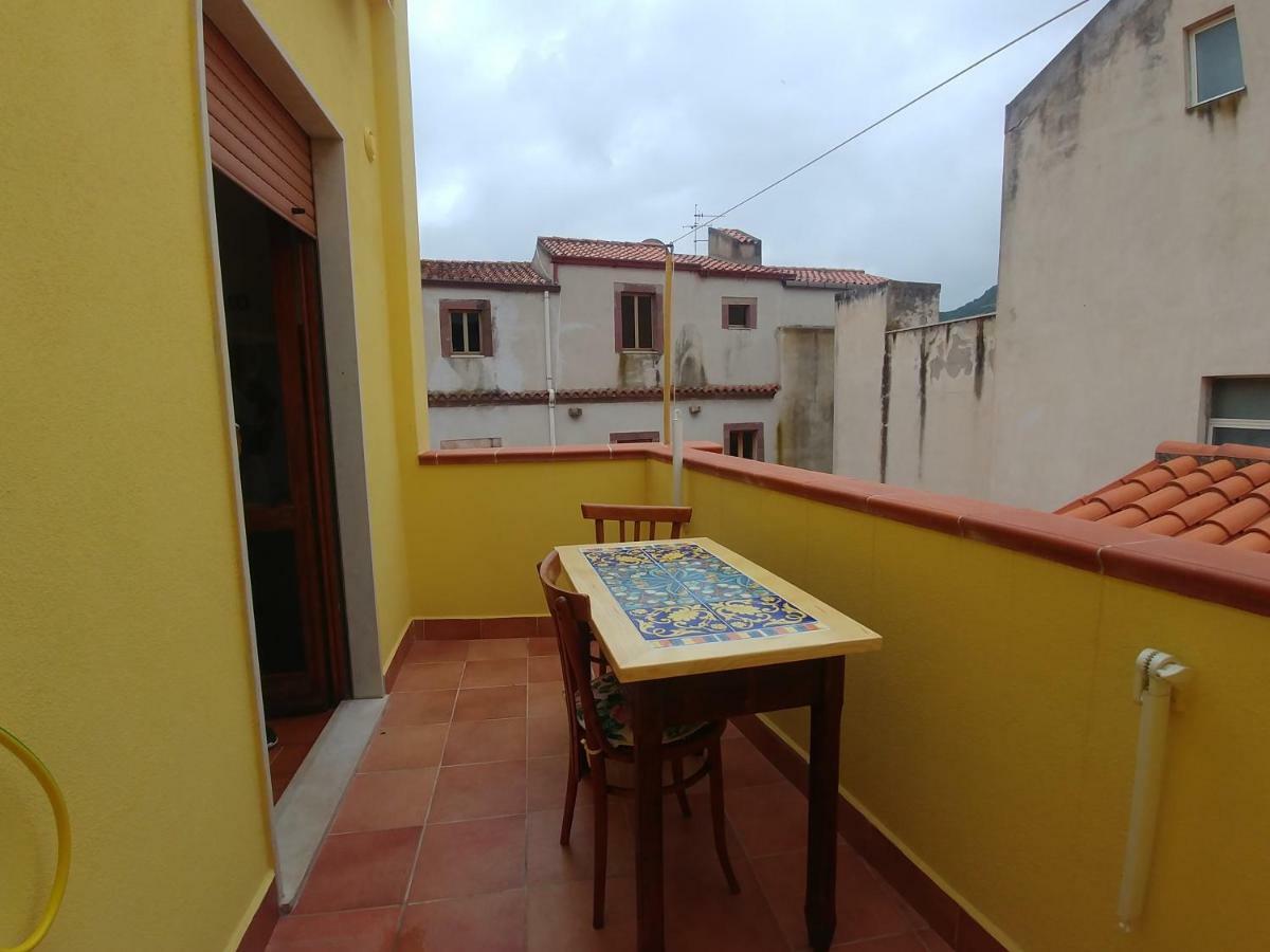 La Casa Di Angelo Hotel Боза Екстериор снимка