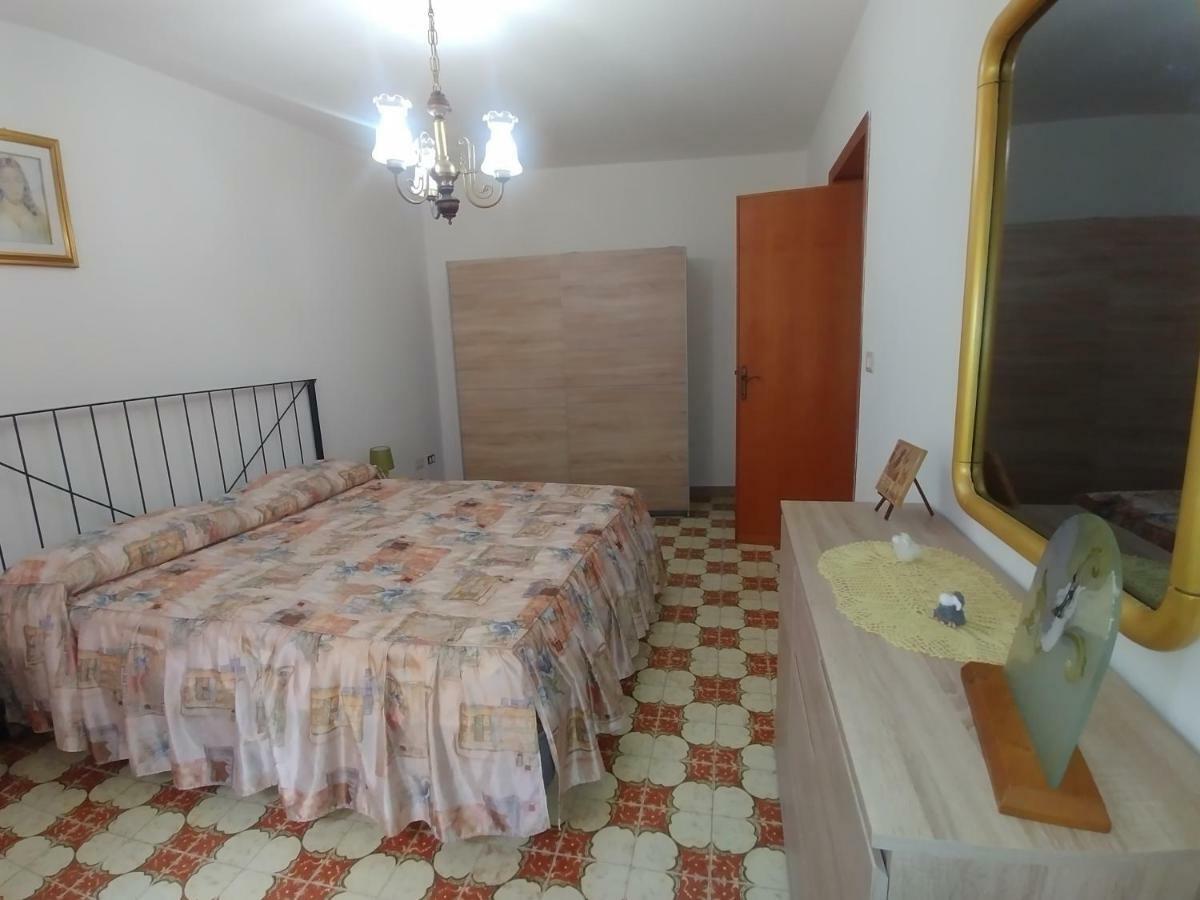 La Casa Di Angelo Hotel Боза Екстериор снимка