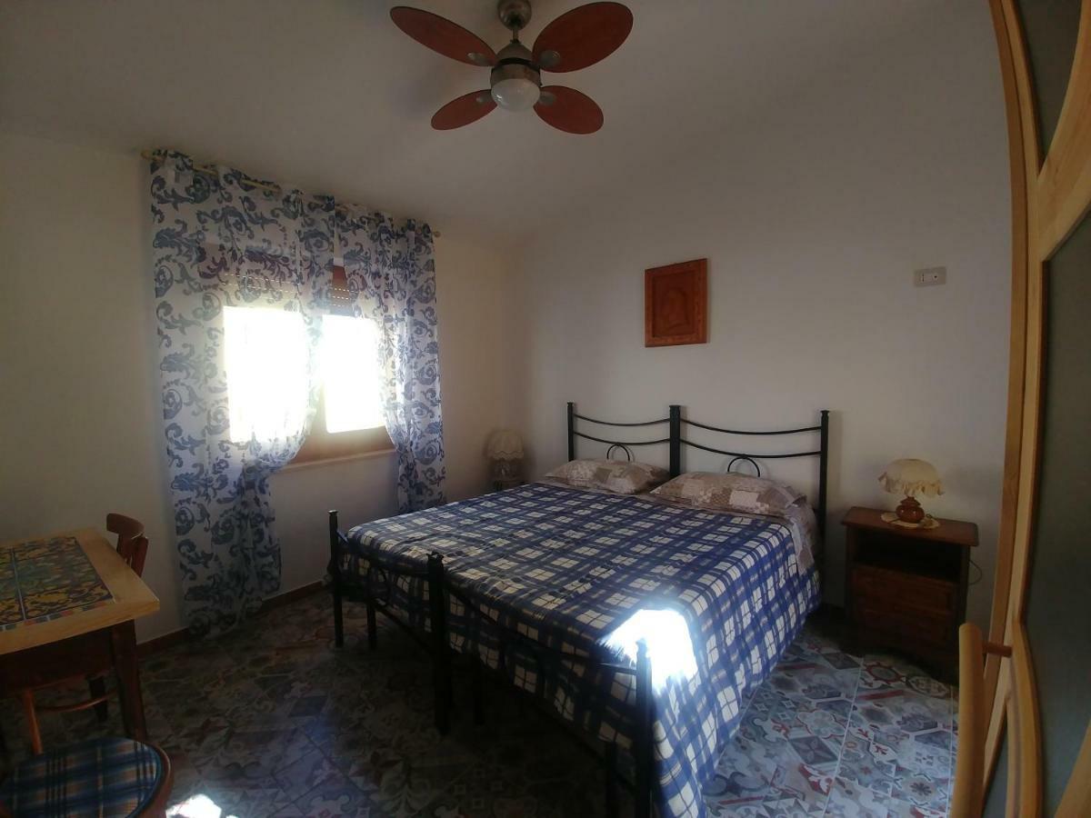 La Casa Di Angelo Hotel Боза Екстериор снимка