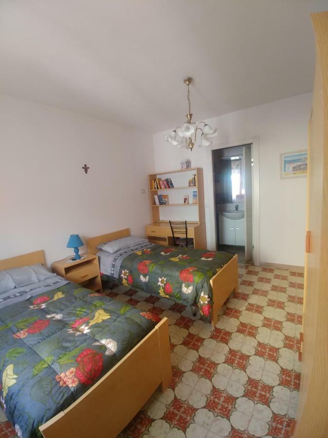 La Casa Di Angelo Hotel Боза Екстериор снимка