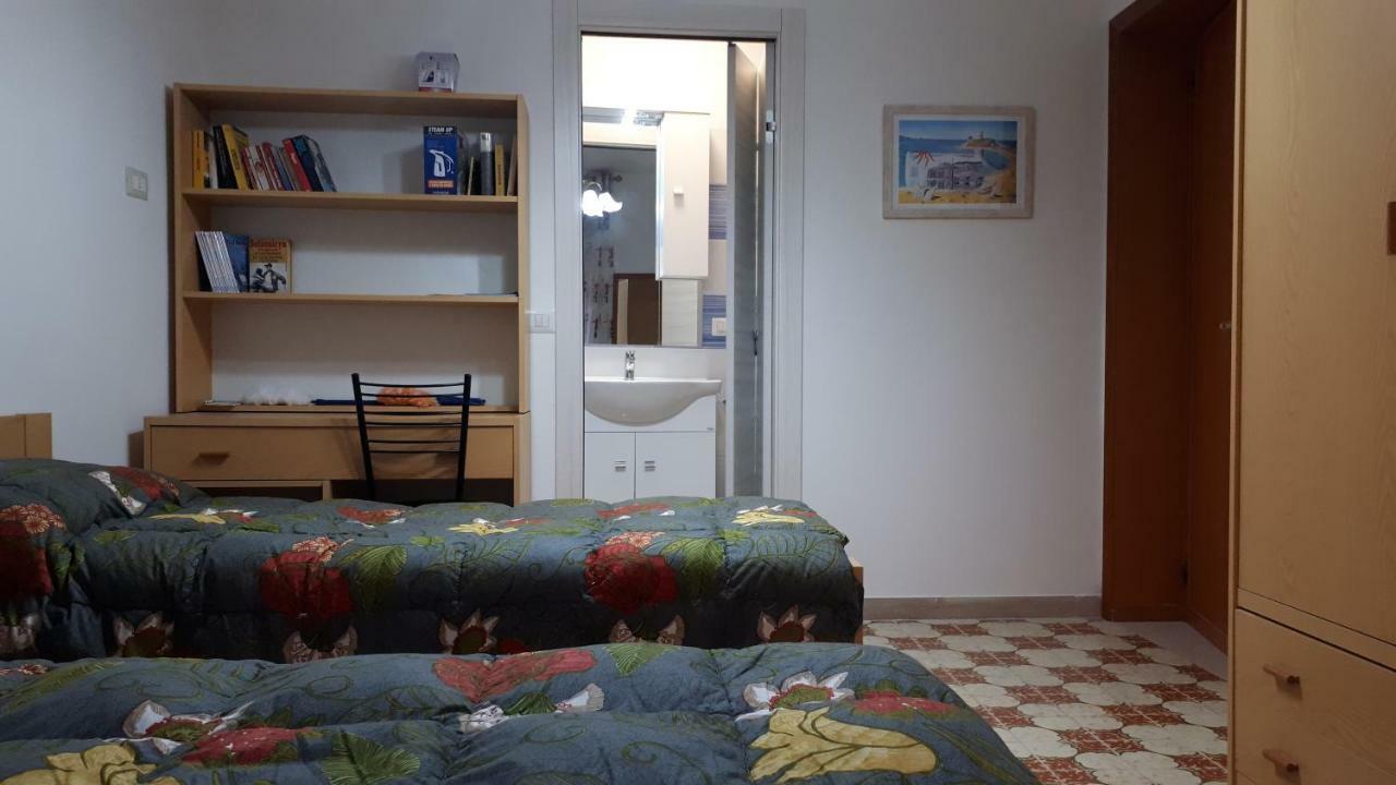 La Casa Di Angelo Hotel Боза Екстериор снимка